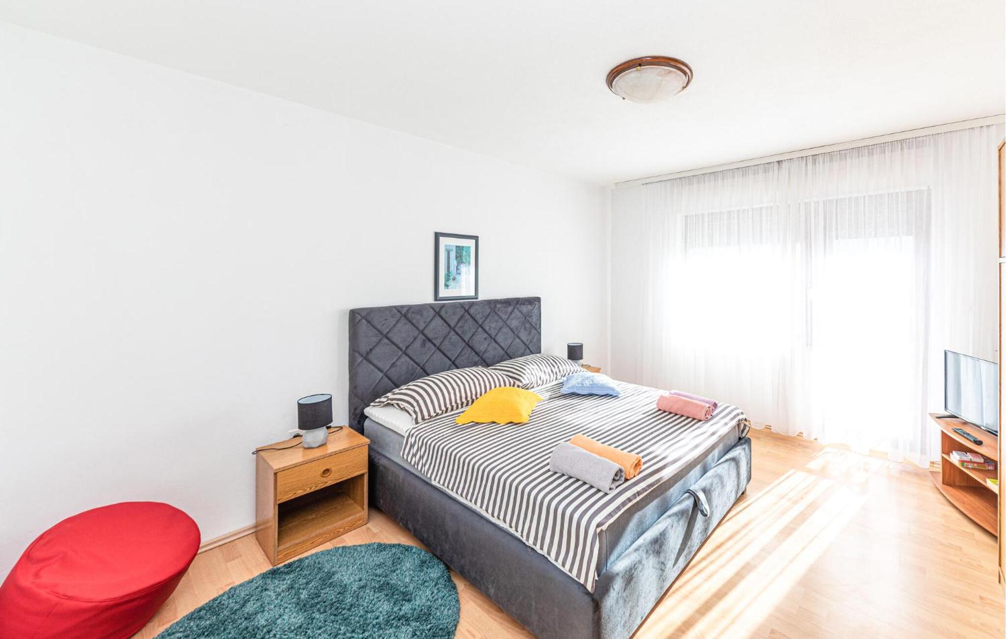 2 Bedroom Cozy Apartment In Kastel Kambelovac Kaštela Eksteriør bilde